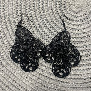 Light weight dangle earrings